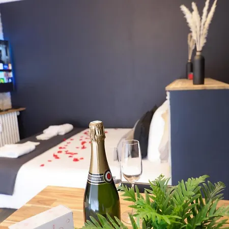 & - Balneo - Queen Size - Cocooning Apartment
